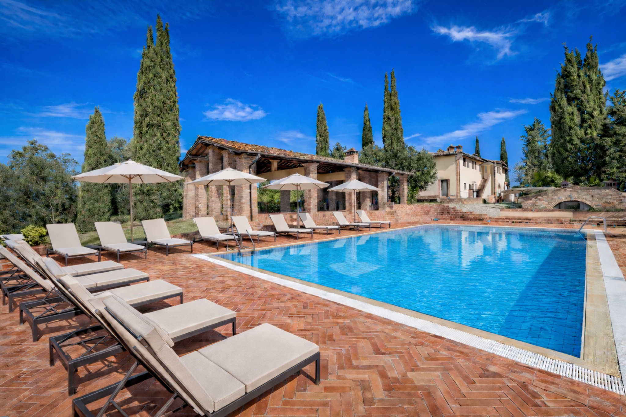 Villa Cerretello pool and pavilion view