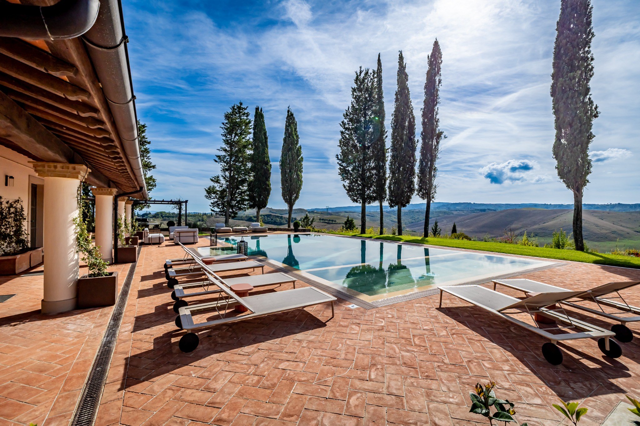 Villa Luce pool and exterior
