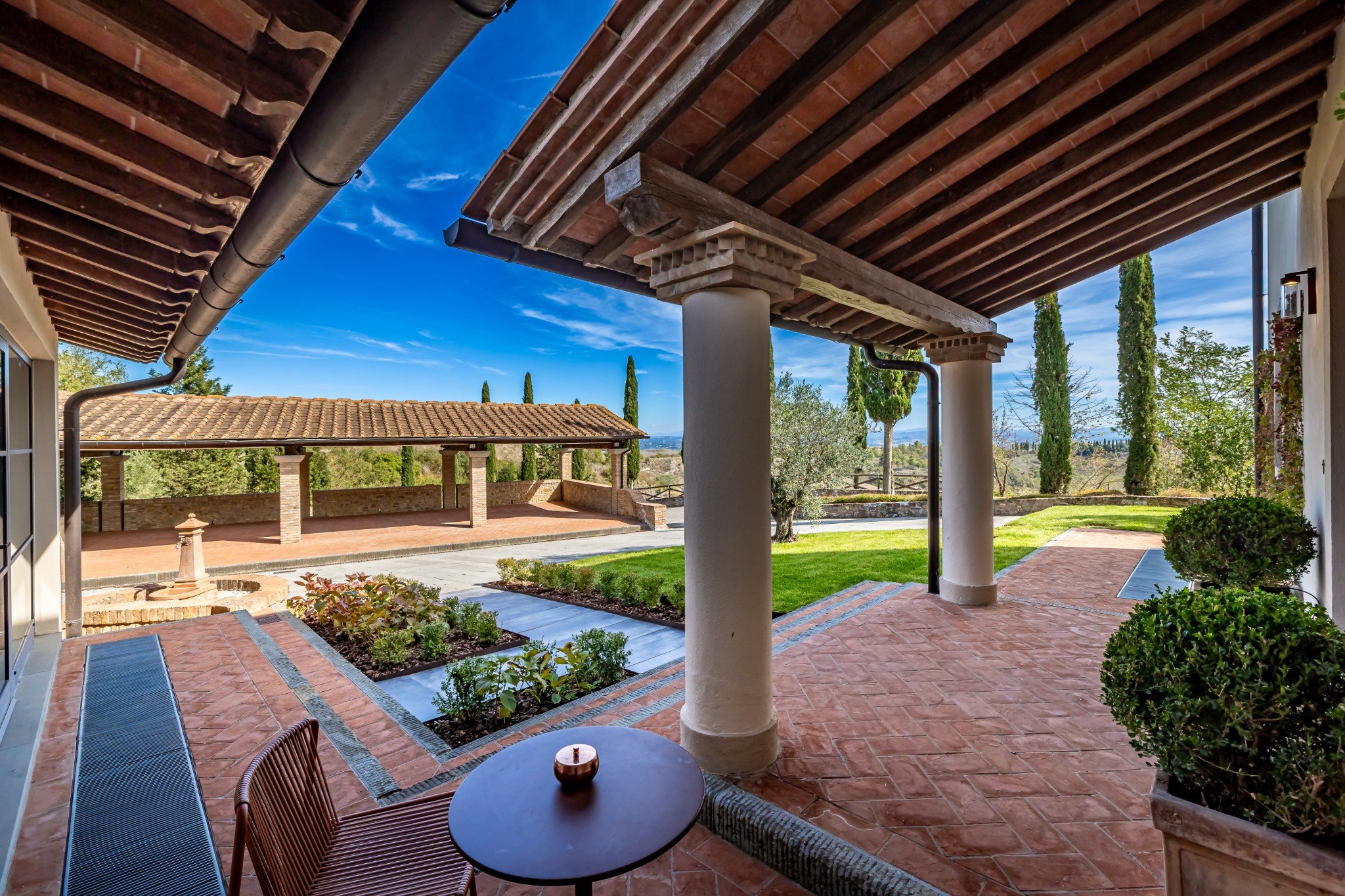 Villa Luce covered terrace