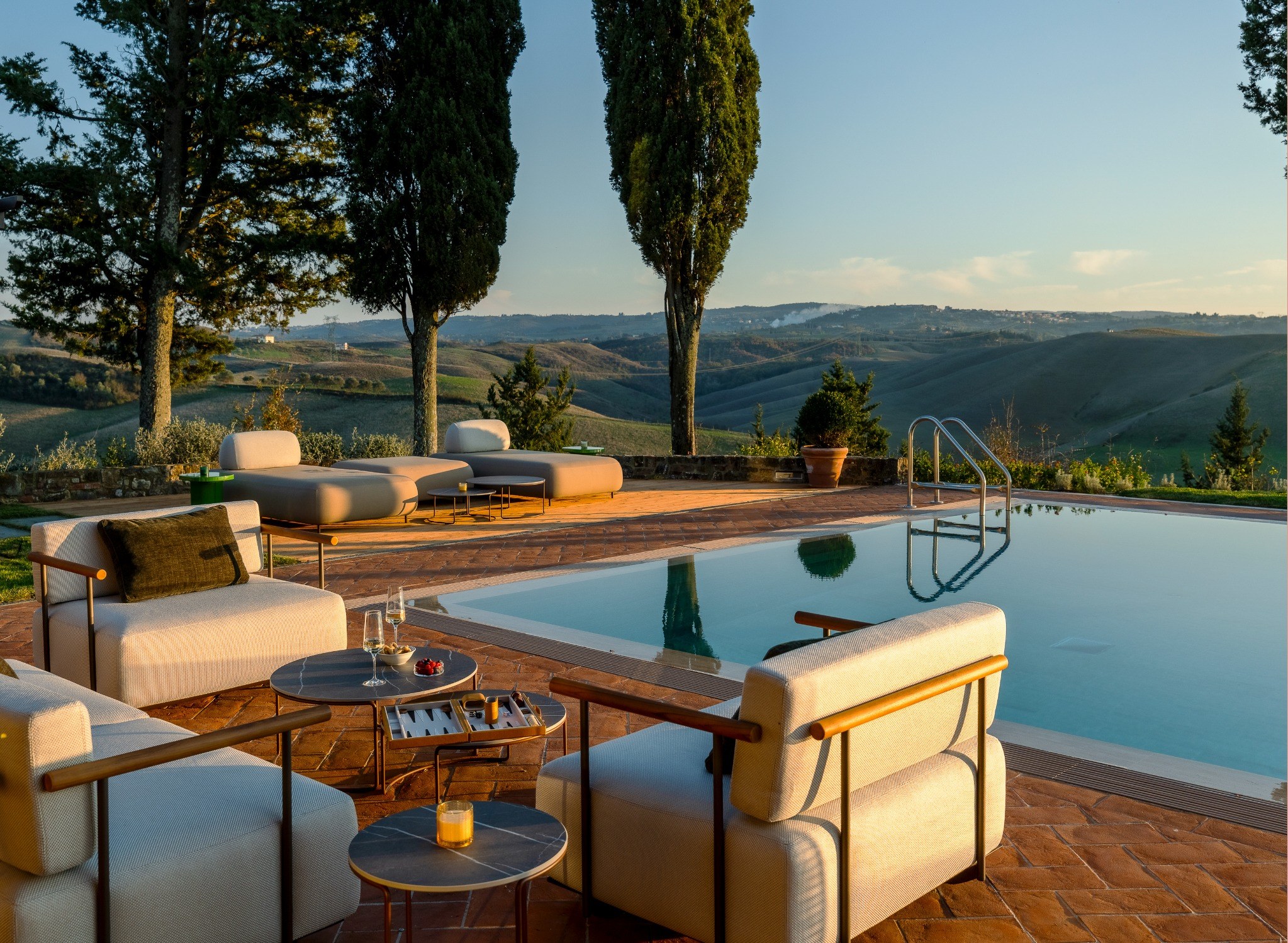 Villa Luce poolside lounge
