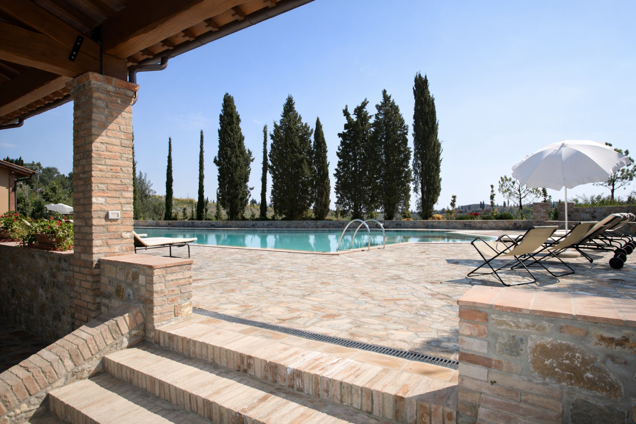 Villa Piaggetta pool and pergola