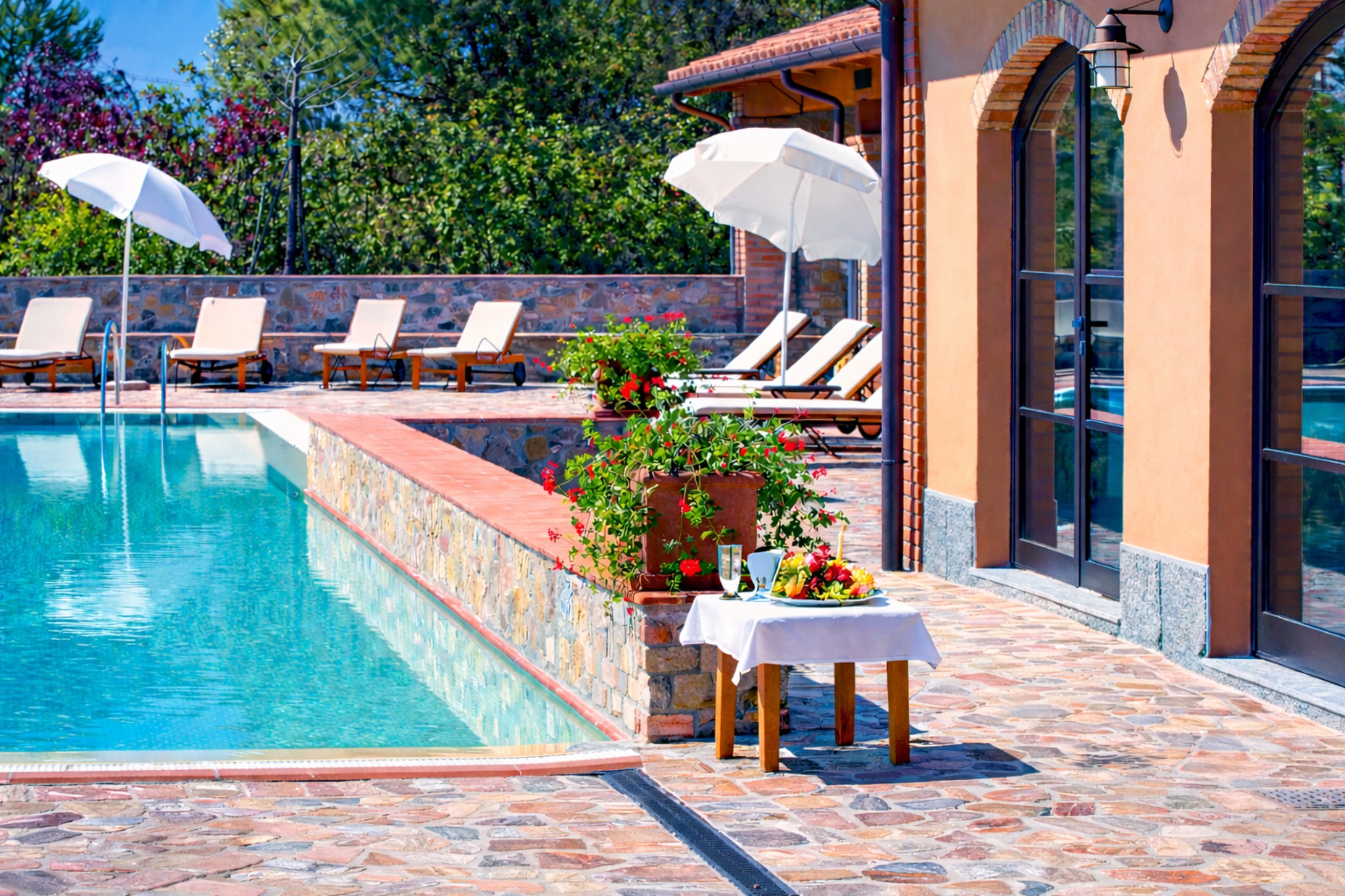 Villa Piaggetta poolside lounge detail