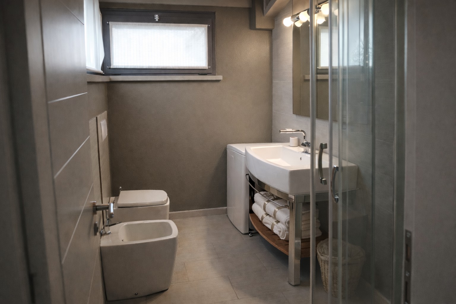 Villa Tabaccaia bathroom with shower
